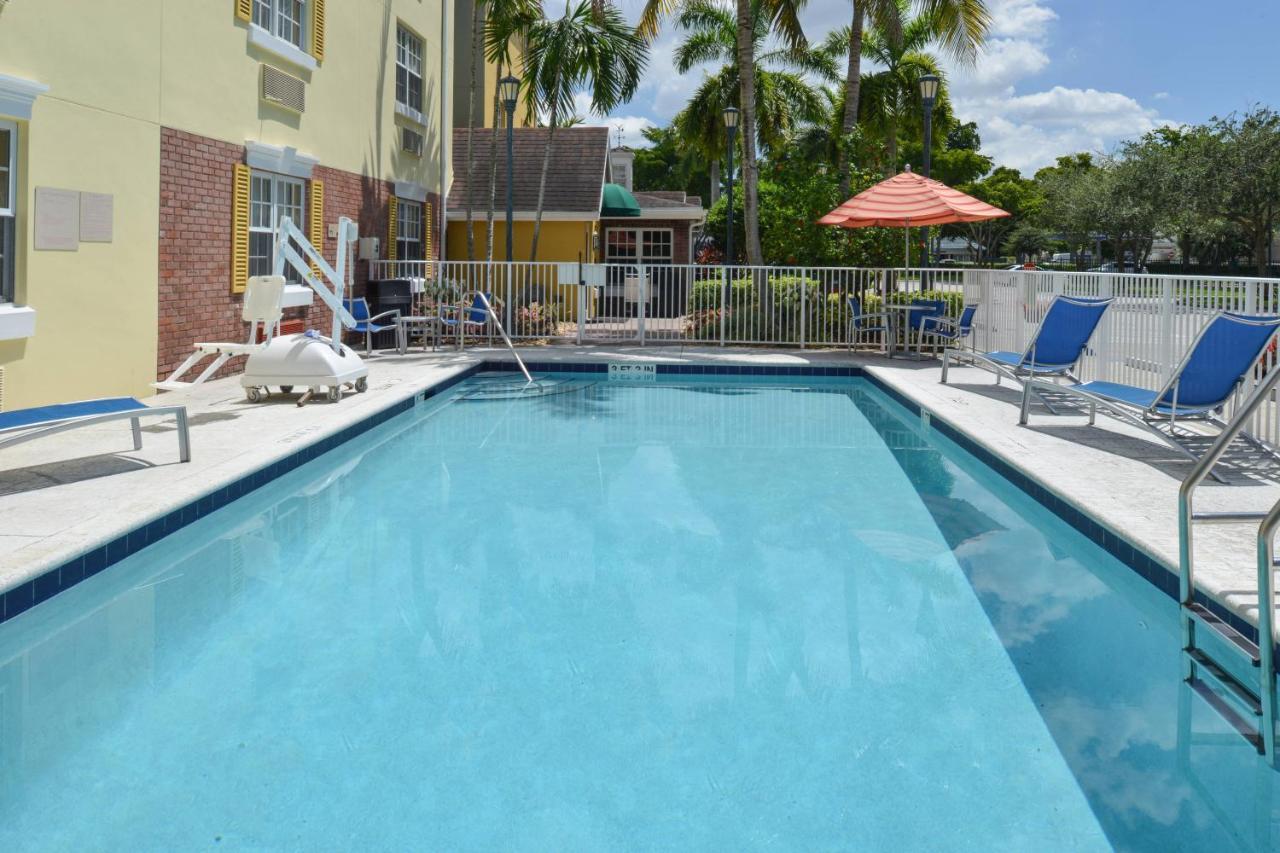 Candlewood Suites Miami Lakes By Ihg Buitenkant foto